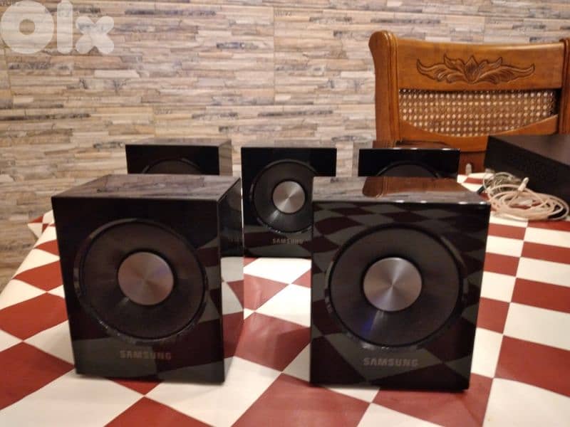 Sumsang home surround system 17