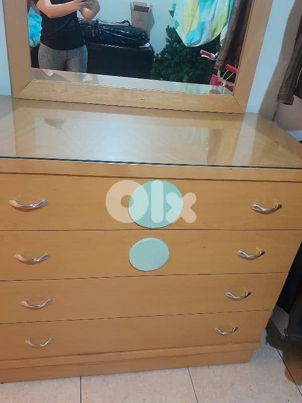 bed and chiffonniere 0