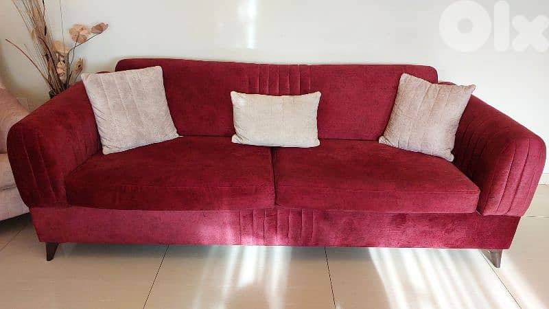 living room for sale 4 pieces in a very good condition 1