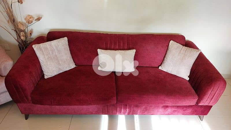 living room for sale 4 pieces in a very good condition 2