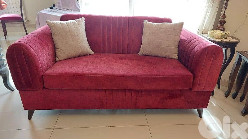 living room for sale 4 pieces in a very good condition 5