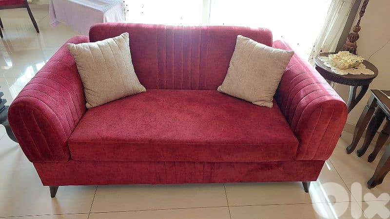 living room for sale 4 pieces in a very good condition 6