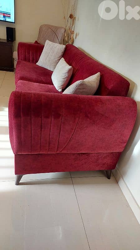 living room for sale 4 pieces in a very good condition 9