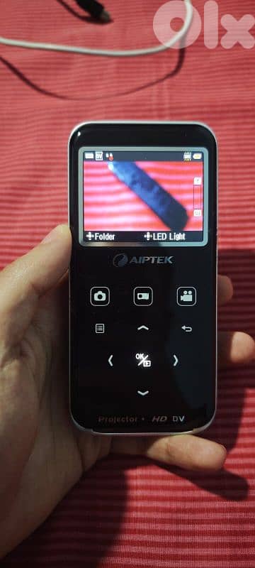 Aiptek PocketCinema Z20 Pro Projector with HD Camcorder 1
