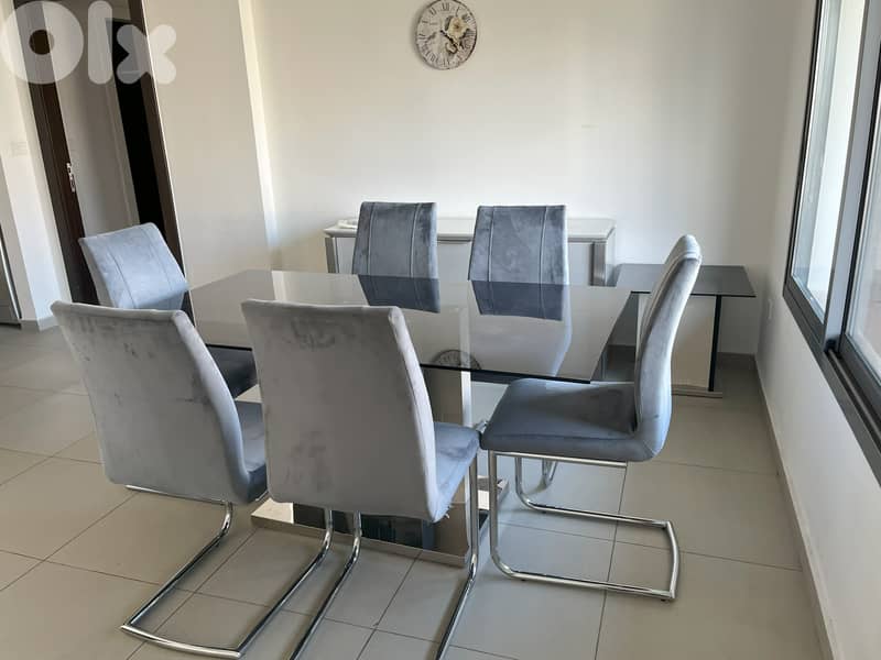 طاولة سفرة مع 6 كراسي ودرسوار مستعملة 0