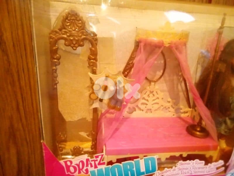 Offer:BRATZ YASMIN ROOM Boxed MGA Great Set: Bed+Mirror+Hanger+doll=68 4