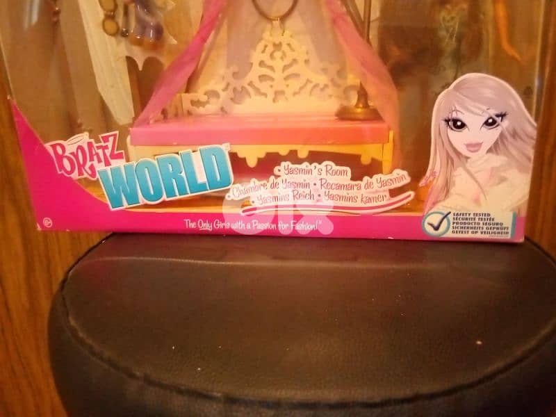 Offer:BRATZ YASMIN ROOM Boxed MGA Great Set: Bed+Mirror+Hanger+doll=68 7