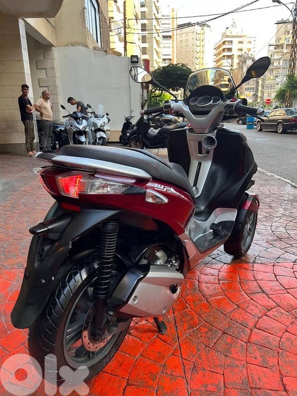 piaggio Mp3 300 cc 4