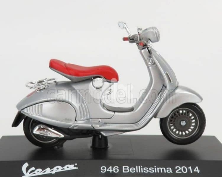 Vespa 946 Bellissima 2014 diecast motorcycle model 1;18. 1