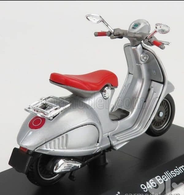 Vespa 946 Bellissima 2014 diecast motorcycle model 1;18. 2