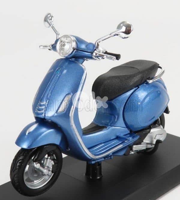 Vespa Primavera 150 diecast motorcycle model 1;18 0
