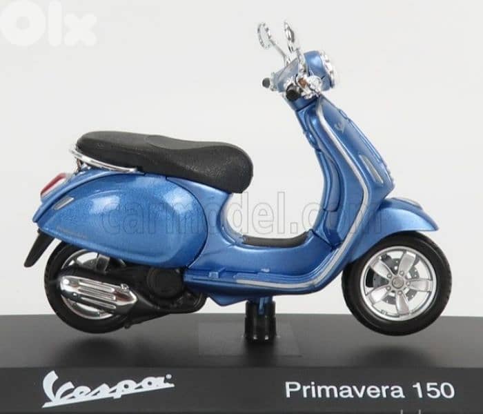 Vespa Primavera 150 diecast motorcycle model 1;18 1