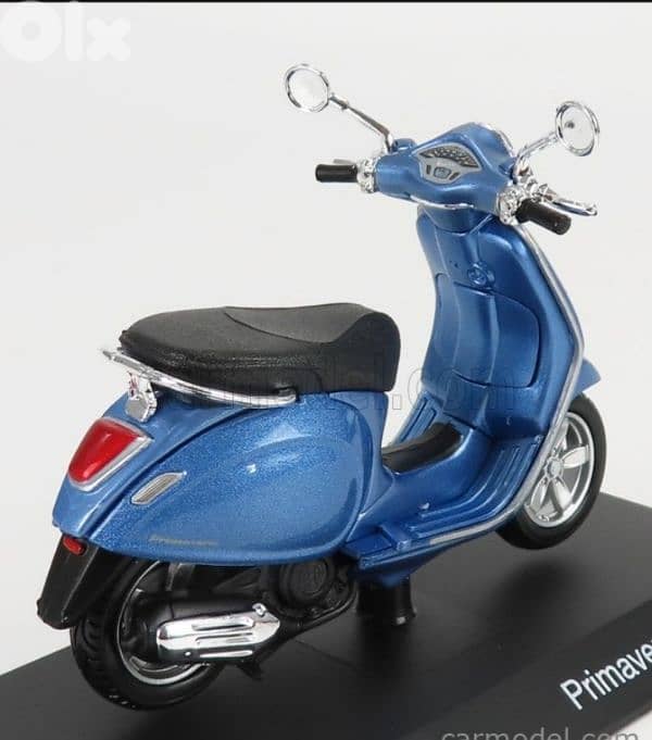Vespa Primavera 150 diecast motorcycle model 1;18 2