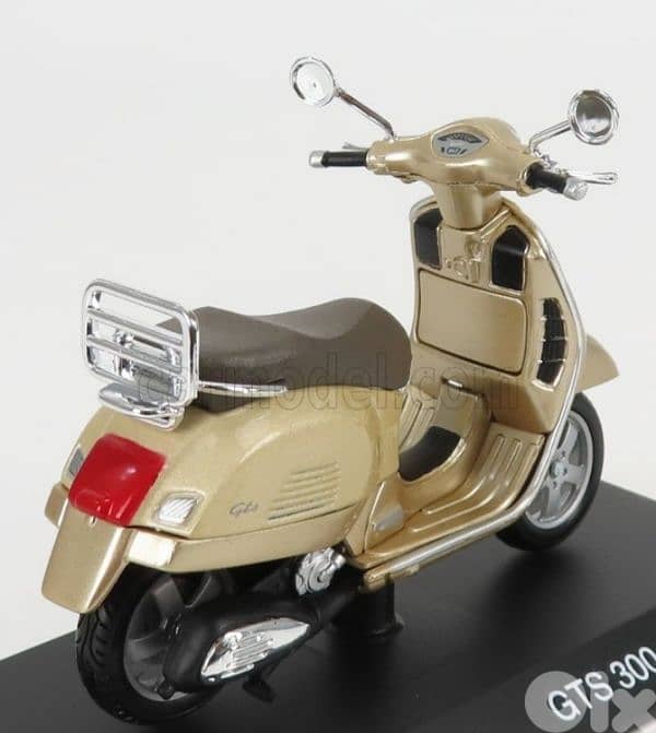 Vespa GTS 300 (2017) diecast motorcycle model 1;18 2