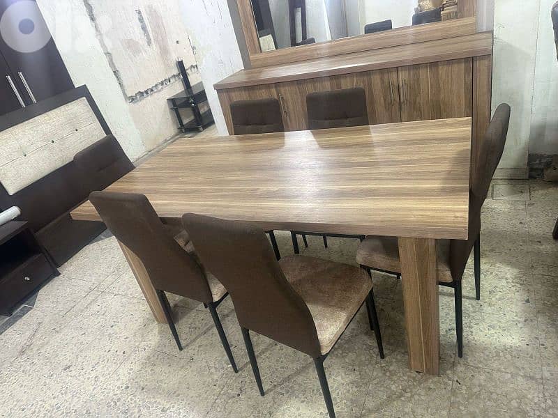 اوضة سفرة كتير مرتبة ونظيفة 0