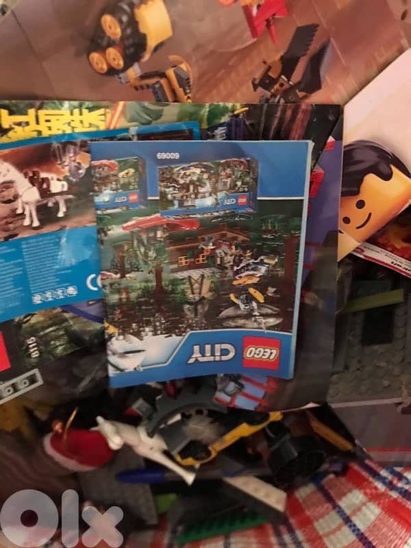lego a verrry big bag include  a lot of catalogue 0