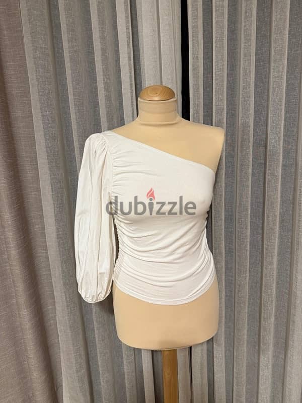 white whirt one sleeve 2