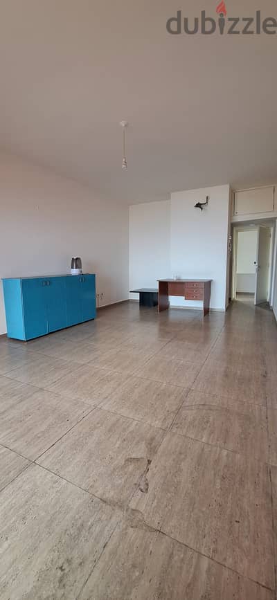 Office for rent in Halat - مكتب للإيجار في حالات