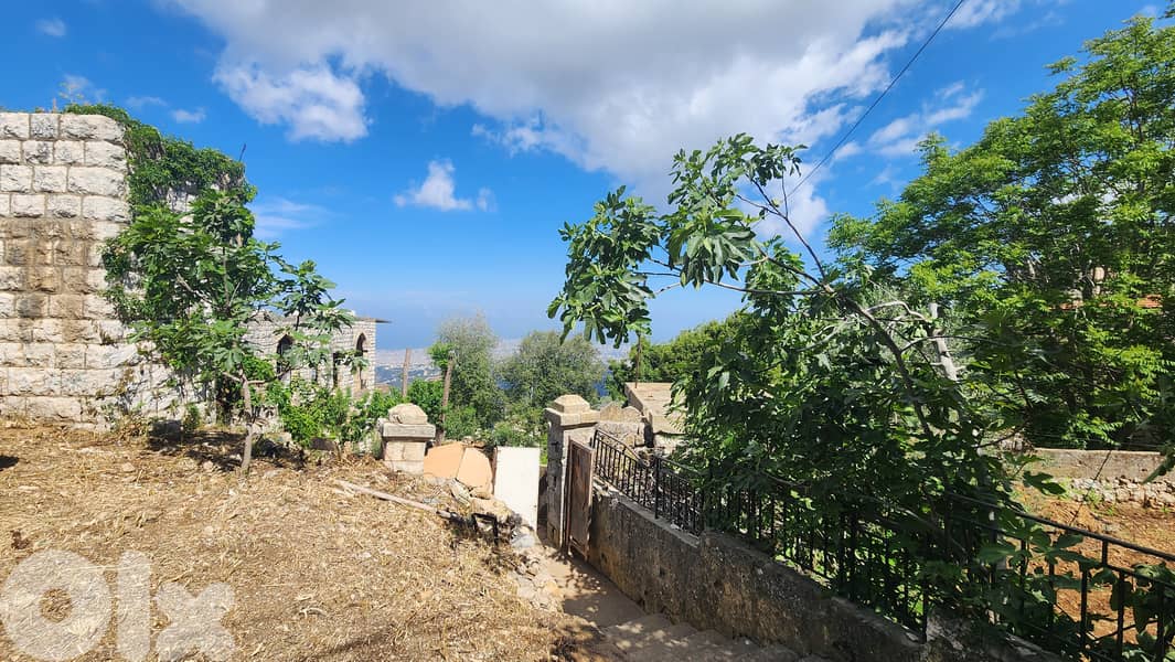 Land with Traditional Stone House For Sale in Aley أرض مع بيت حجري 0