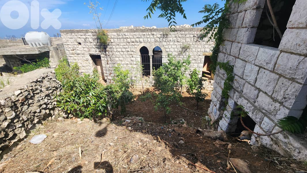 Land with Traditional Stone House For Sale in Aley أرض مع بيت حجري 4