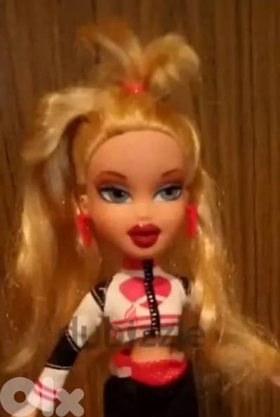 BRATZ CLOE STEP OUT5th Anniversary MGA 05 Great doll Crazzy hair style