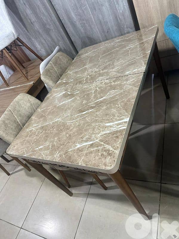 طاولة مع ست كراسي تركية 0