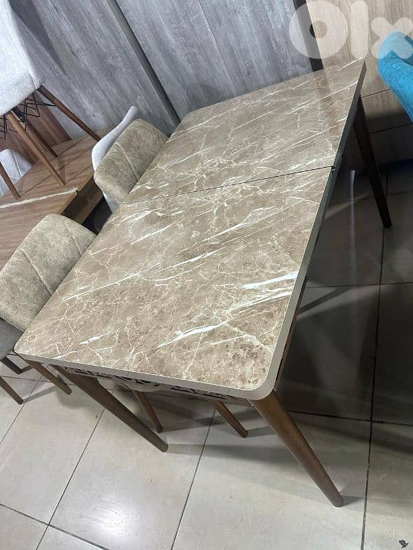 طاولة مع ست كراسي تركية 0