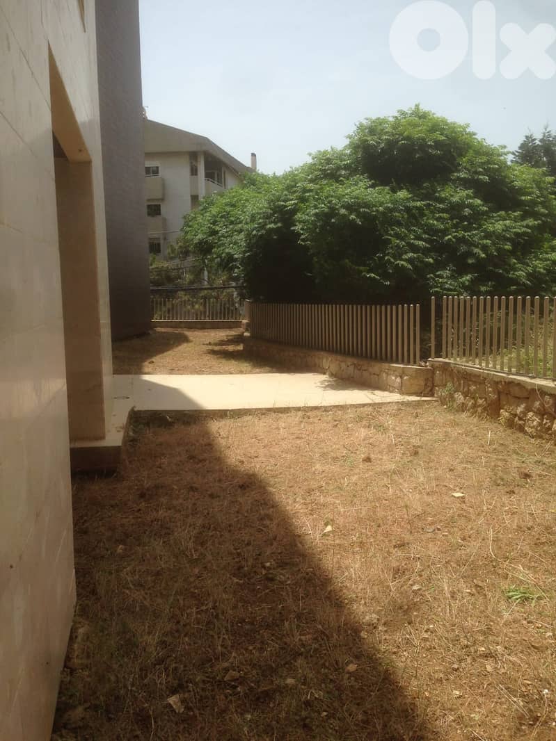 A 220 m2 apartment with a garden for sale in Monteverde 0