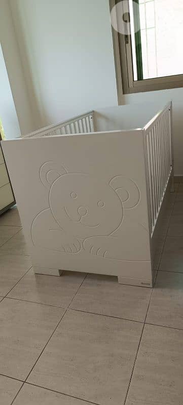 Crib for sale in excellent condition 0