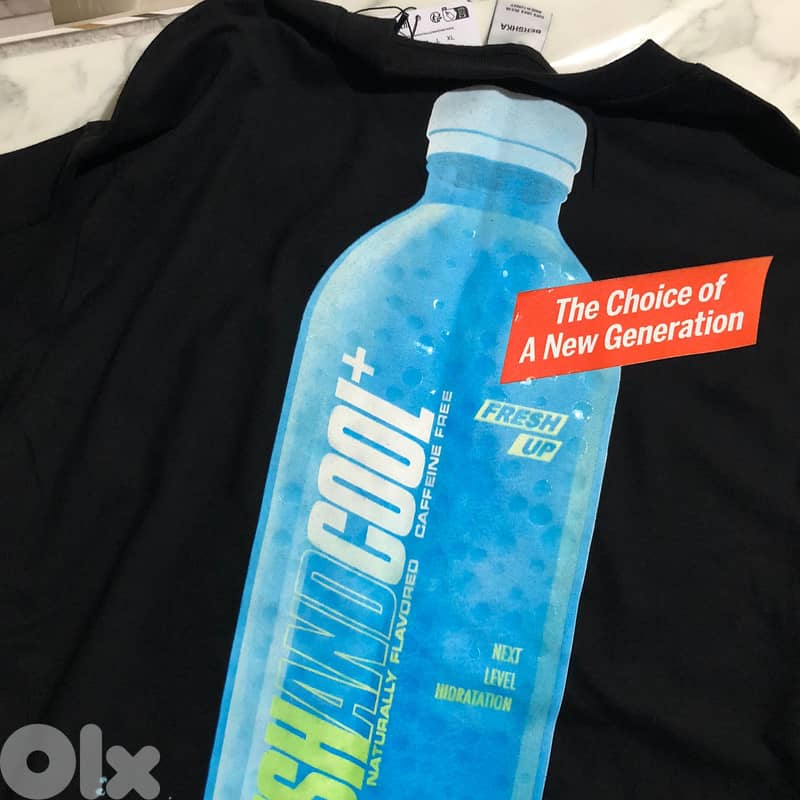 Bershka bottle back printed T-shirt in black size (S) 1