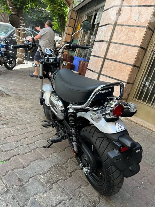 Honda DAX ST 125 cc Japanese 12