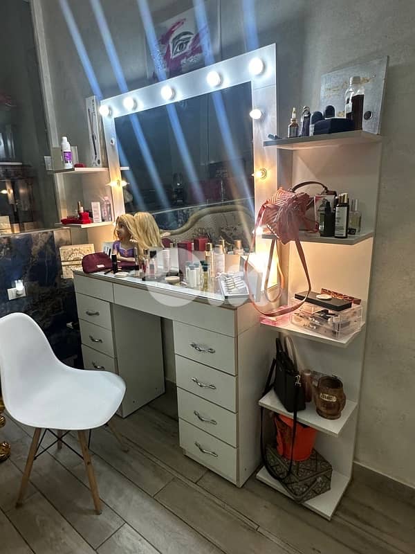 queen bed and comond 2