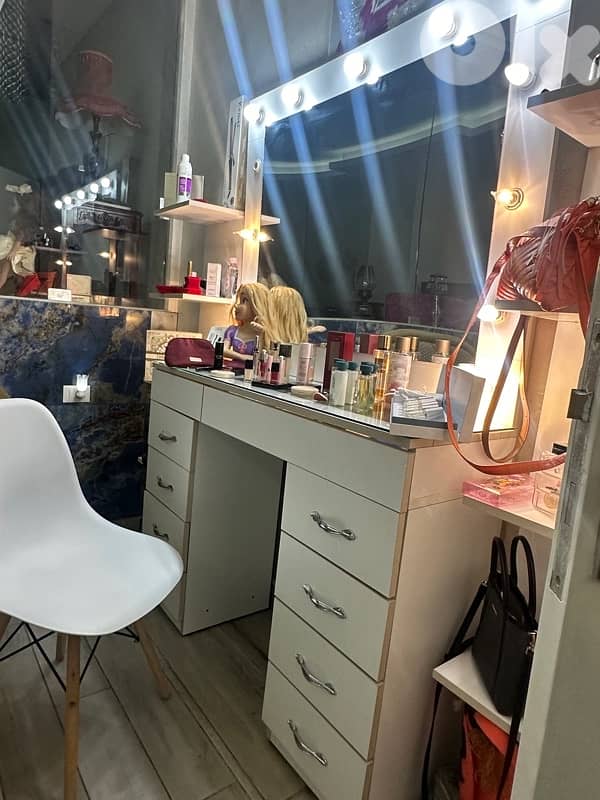 queen bed and comond 7