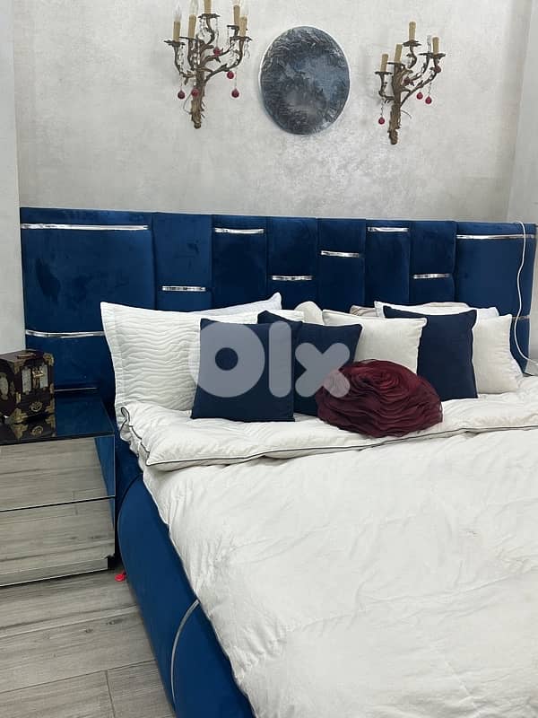 queen bed and comond 8