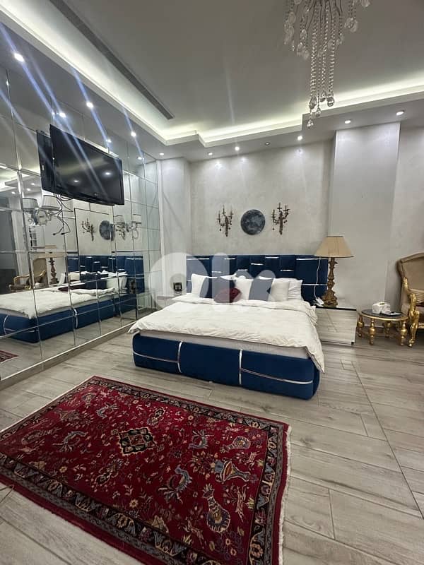 queen bed and comond 12