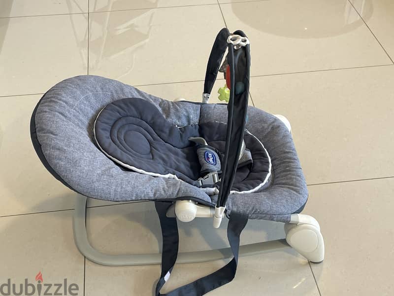 Hooplá Bouncing Chair with Toys 1