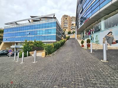 Large Showroom or Office space for rent on the Main Mansourieh Highway