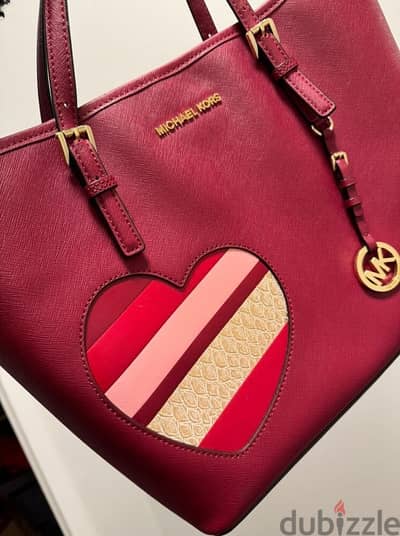 Genuine Michael Kors handbag - Leather Source: Canada