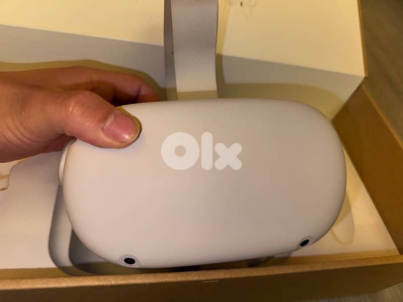 Meta Quest 2 VR headset + accessories 3