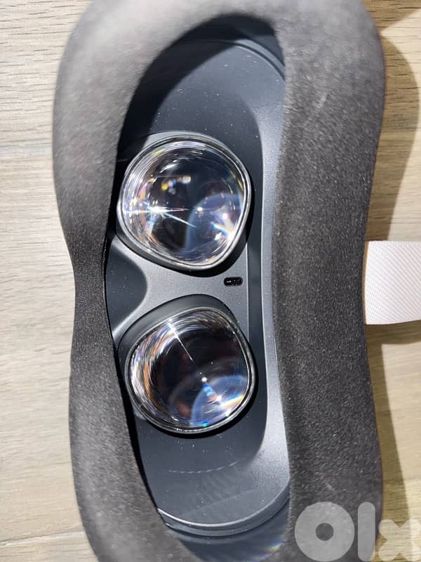 Meta Quest 2 VR headset + accessories 4