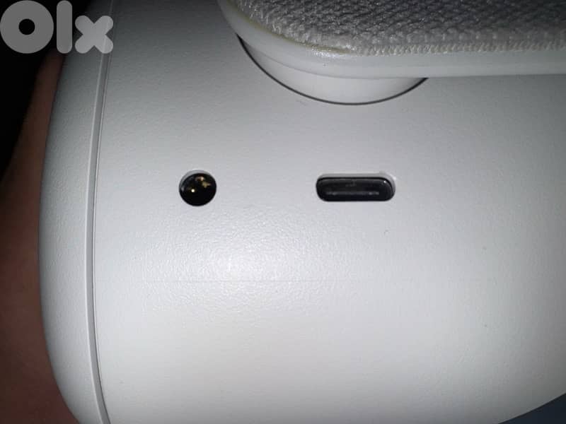 Meta Quest 2 VR headset + accessories 5