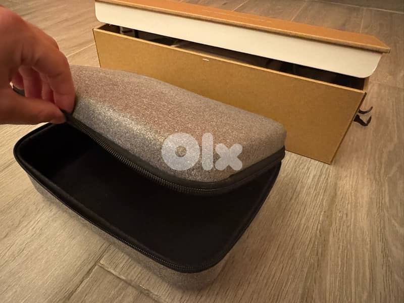 Meta Quest 2 VR headset + accessories 9