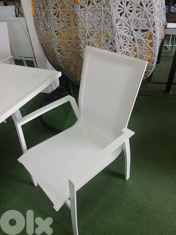 Table aluminum with opening طاولة الومينيوم بتفتح 3