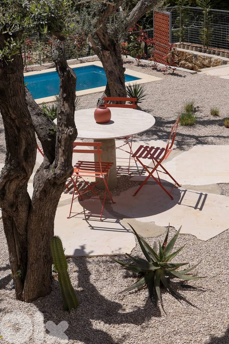 Land with a stand-alone house for sale in Mrah Chdid 4