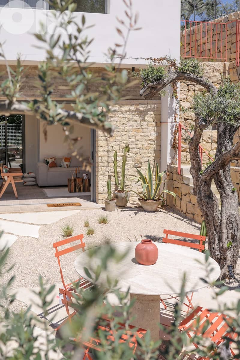 Land with a stand-alone house for sale in Mrah Chdid 9