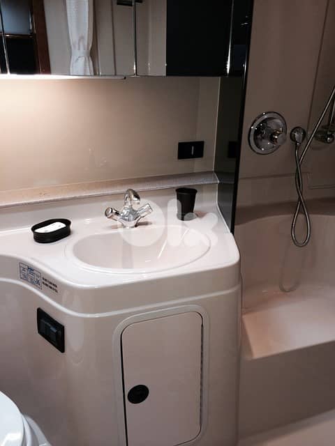 Cruiser 370 Express 8