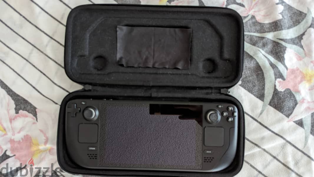 Steam Deck gaming console 64gb + 512gb sd card excellent condition 2