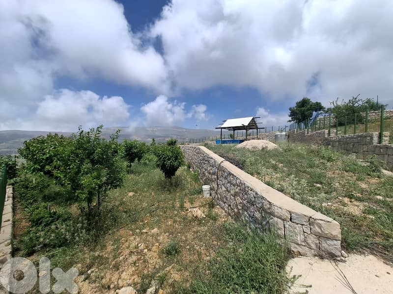 Tarchich | 740m² Land | ZONE 25/50 | Road Access | Gated | Pergola 3