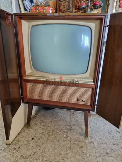 old black and white tv
