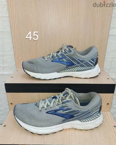 Brooks shoes size 45